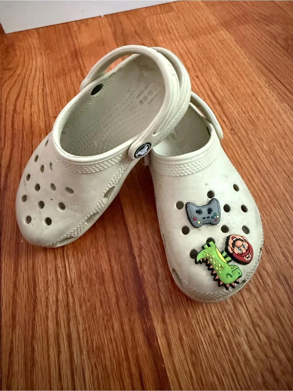 Crocs Kids Classic Clogs 12C Tan Shoes w/ Dino Mario Game Controller Jibbitz